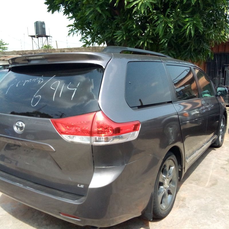 Thumbnail 2 of 2012 Toyota Sienna LE